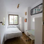 Rent a room of 140 m² in valencia