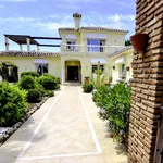 Rent 5 bedroom house of 1090 m² in Marbella