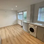 Rent 3 bedroom flat in Yorkshire And The Humber