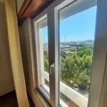 Rent a room of 100 m² in Loures