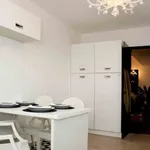 Rent 3 bedroom apartment of 121 m² in Bucuresti