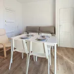 Rent a room of 140 m² in Sevilla