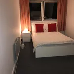 Rent 3 bedroom flat in London