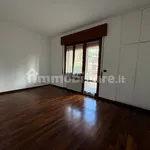 Rent 5 bedroom apartment of 83 m² in Genoa