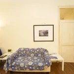 Rent a room of 180 m² in lisbon