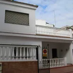 Alquilo 5 dormitorio casa de 185 m² en Huelva']