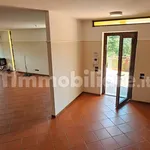 Affitto 5 camera casa di 219 m² in Verona