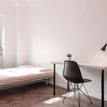 Rent a room of 100 m² in lisbon