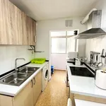 Rent a room of 110 m² in Valencia