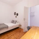 Rent a room of 120 m² in lisbon