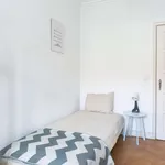 Rent a room of 70 m² in lisbon