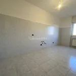 Affitto 5 camera appartamento di 95 m² in Latina