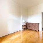 Pronajměte si 4 ložnic/e byt o rozloze 150 m² v Prague