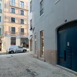 Rent 4 bedroom apartment of 56 m² in Lisboa