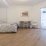 Rent 5 bedroom apartment in Valencia