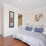 Rent 3 bedroom flat in London