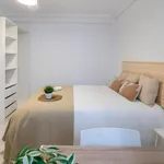 Rent 4 bedroom apartment in Valencia