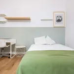 Rent a room of 225 m² in Valencia