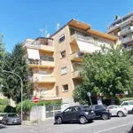 Affitto 4 camera appartamento di 130 m² in Roma