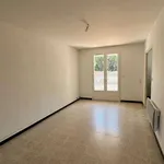 Appartement de 87 m² avec 5 chambre(s) en location à Valréas