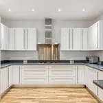 Rent 3 bedroom apartment of 125 m² in London