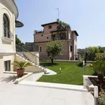 Rent 13 bedroom house of 500 m² in Roma