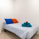 Rent 4 bedroom apartment of 65 m² in Barcelona