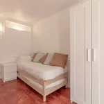 Rent a room of 80 m² in lisbon