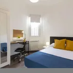 Rent a room of 83 m² in madrid