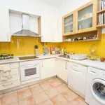 Rent a room of 80 m² in lisbon