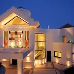 Rent 6 bedroom house of 795 m² in Marbella