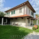 Rent 7 bedroom house of 260 m² in Pietrasanta