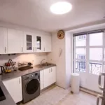 Rent a room of 100 m² in Lisbon