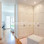 Rent 5 bedroom house of 320 m² in Rome