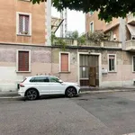 Affitto 2 camera casa di 82 m² in Milan