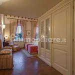 Rent 4 bedroom apartment of 50 m² in Florence