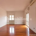 Rent 3 bedroom apartment of 90 m² in Verona