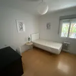 Rent 4 bedroom apartment in Madrid