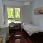 Rent a room of 120 m² in pamplona