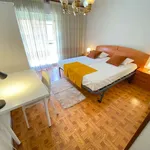 Rent a room of 85 m² in Madrid