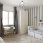 Rent a room of 100 m² in rome