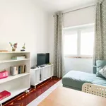 Rent a room of 120 m² in lisbon