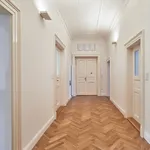 Pronajměte si 2 ložnic/e byt o rozloze 143 m² v Prague