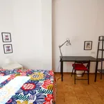 Rent a room of 250 m² in Madrid