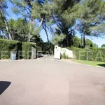 Maison de 300 m² avec 8 chambre(s) en location à Mougins