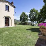 Rent 12 bedroom apartment of 300 m² in Cortona