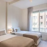 Rent 4 bedroom apartment of 85 m² in barcelona