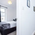 Rent 2 bedroom flat in Bradford