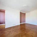 Rent 8 bedroom apartment of 196 m² in Paris