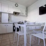 Rent a room of 175 m² in valencia